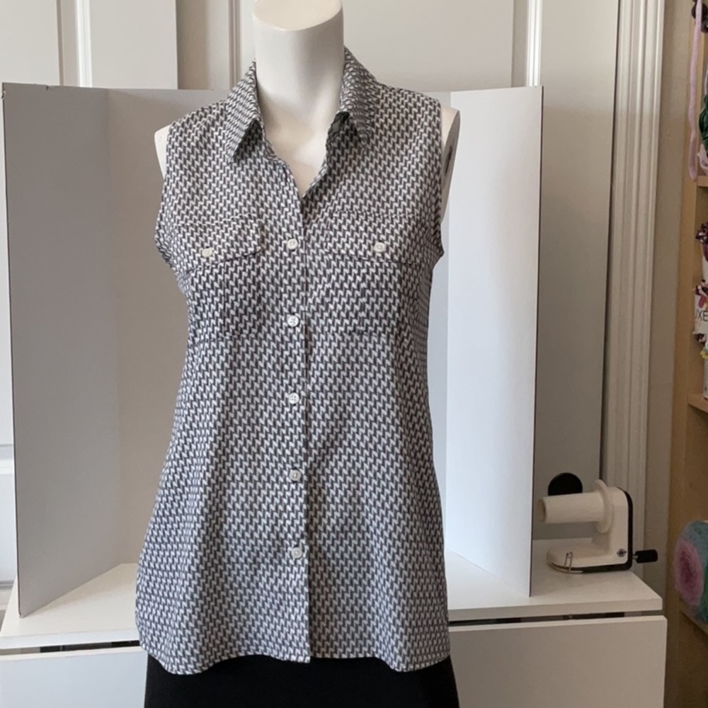Ann Taylor Sleeveless Black and White Patterned Women's Top